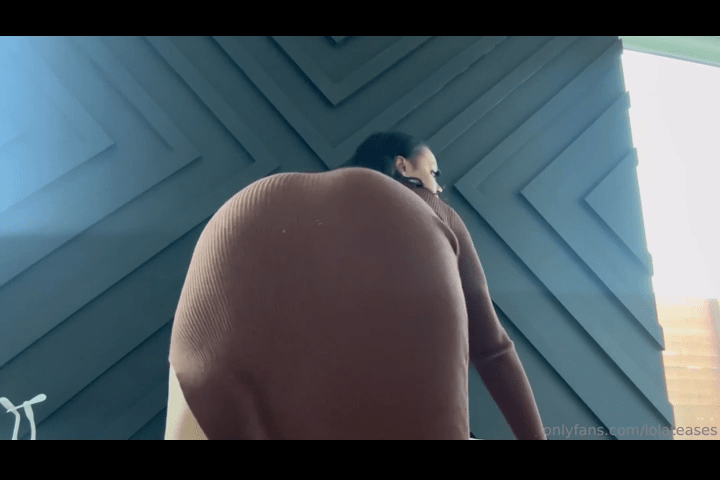 Lola Teases 